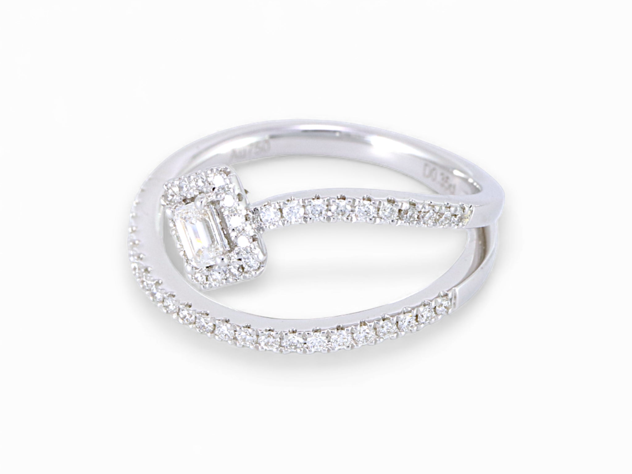 18K White Gold Baguette Cut Diamond Ring
