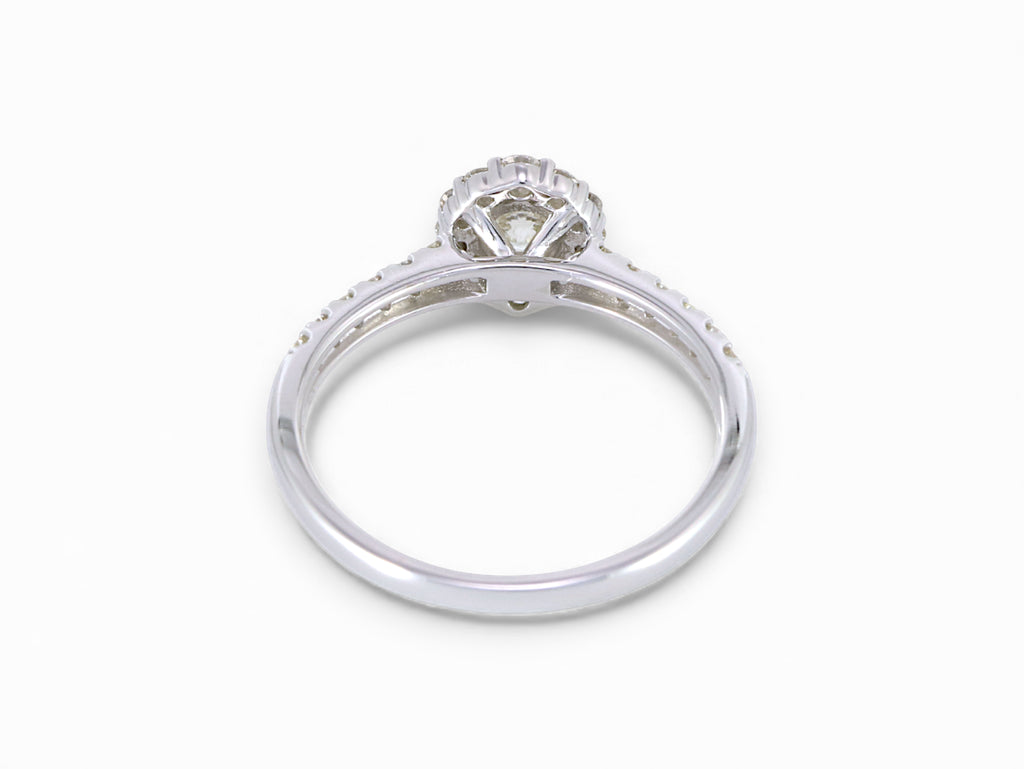 18K White Gold Round Brilliant Cut Diamond Engagement Ring