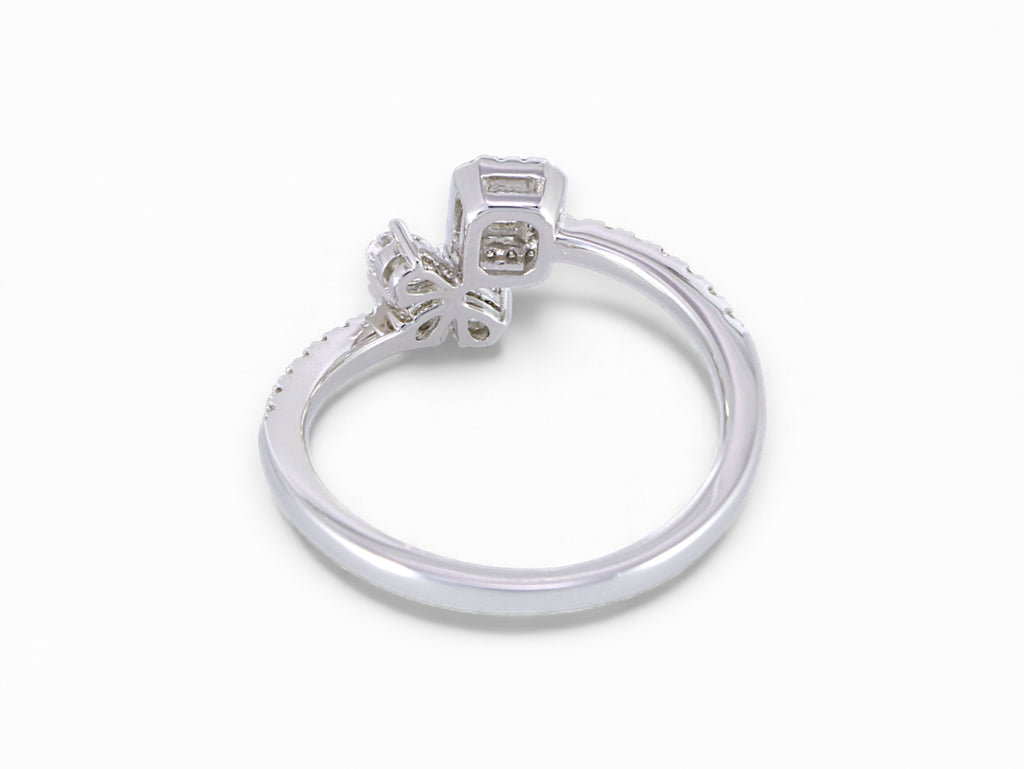 18K White Gold Baguette Pear Cut Diamond Ring