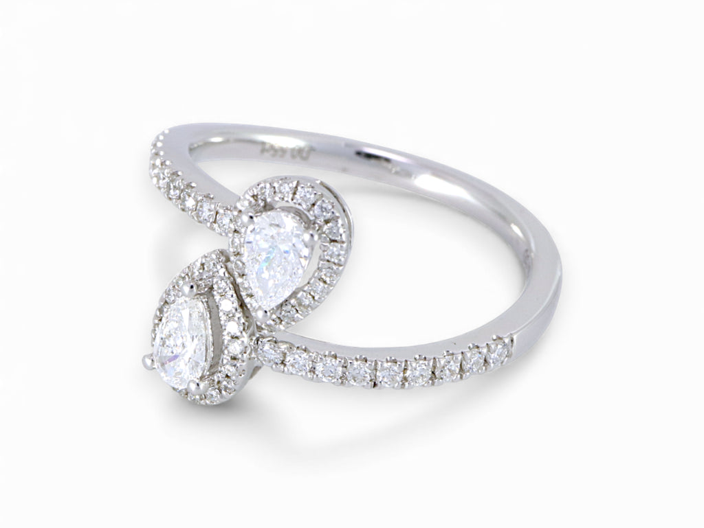 18K White Gold Pear Cut Diamond Ring
