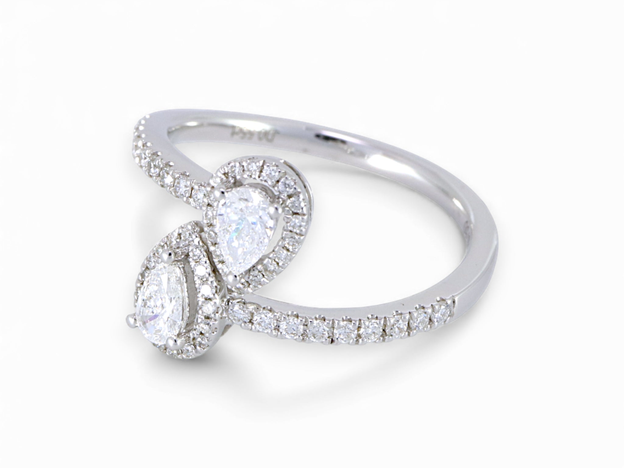 18K White Gold Pear Cut Diamond Ring