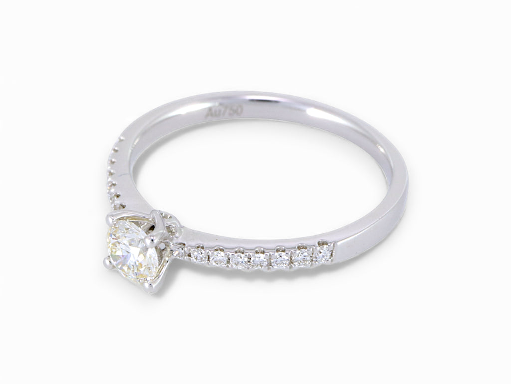 18K White Gold Round Brilliant Cut Diamond Engagement Ring