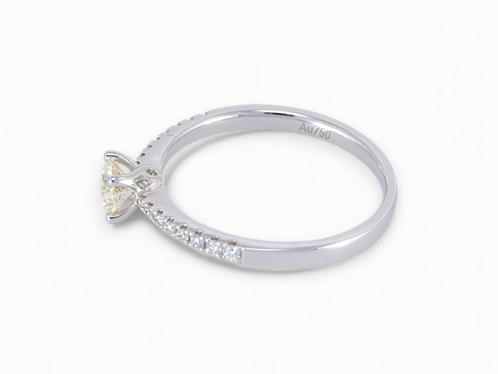 18K White Gold Round Brilliant Cut Diamond Engagement Ring