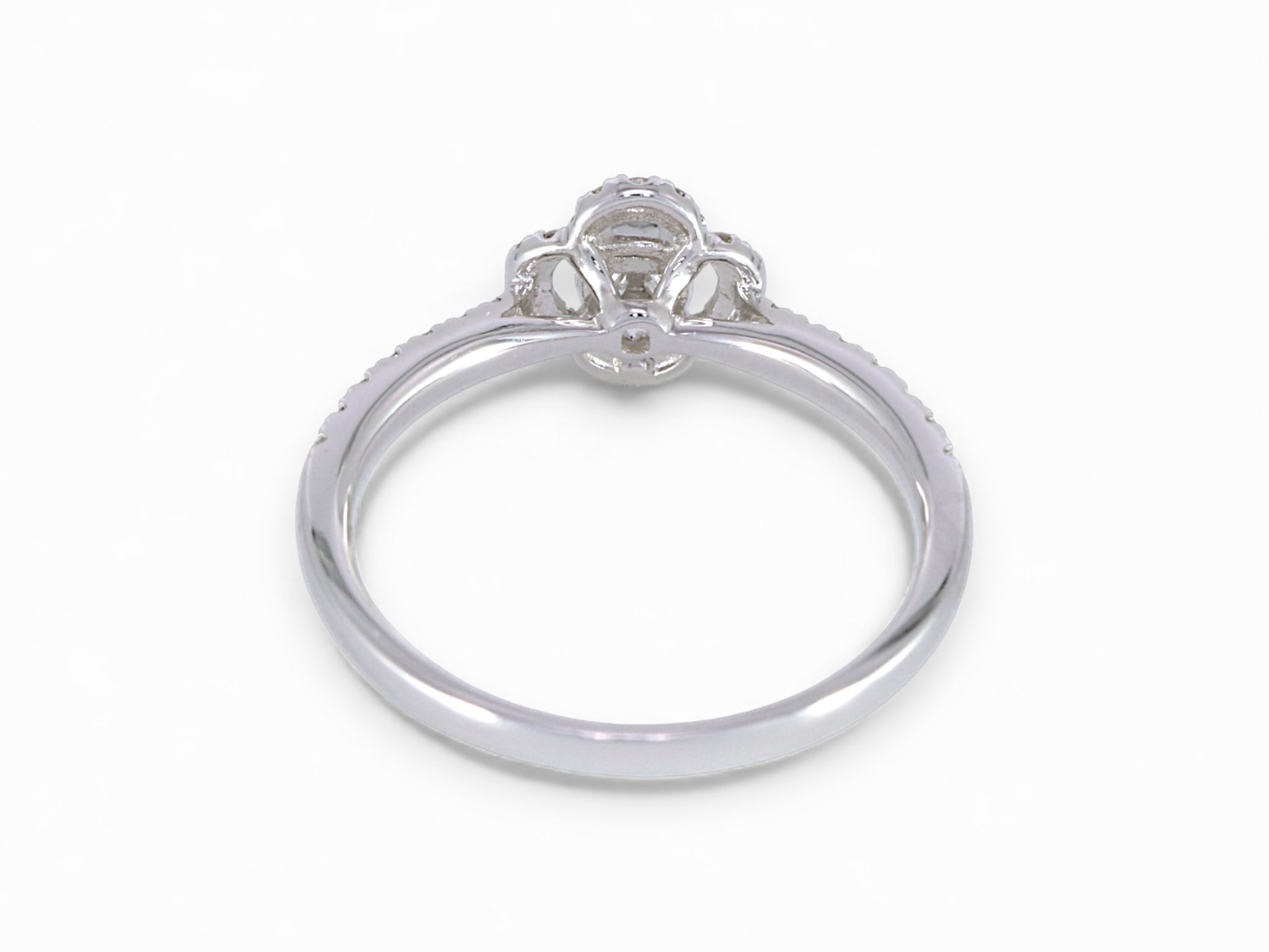 18K White Gold Princess Cut Diamond Clover Ring