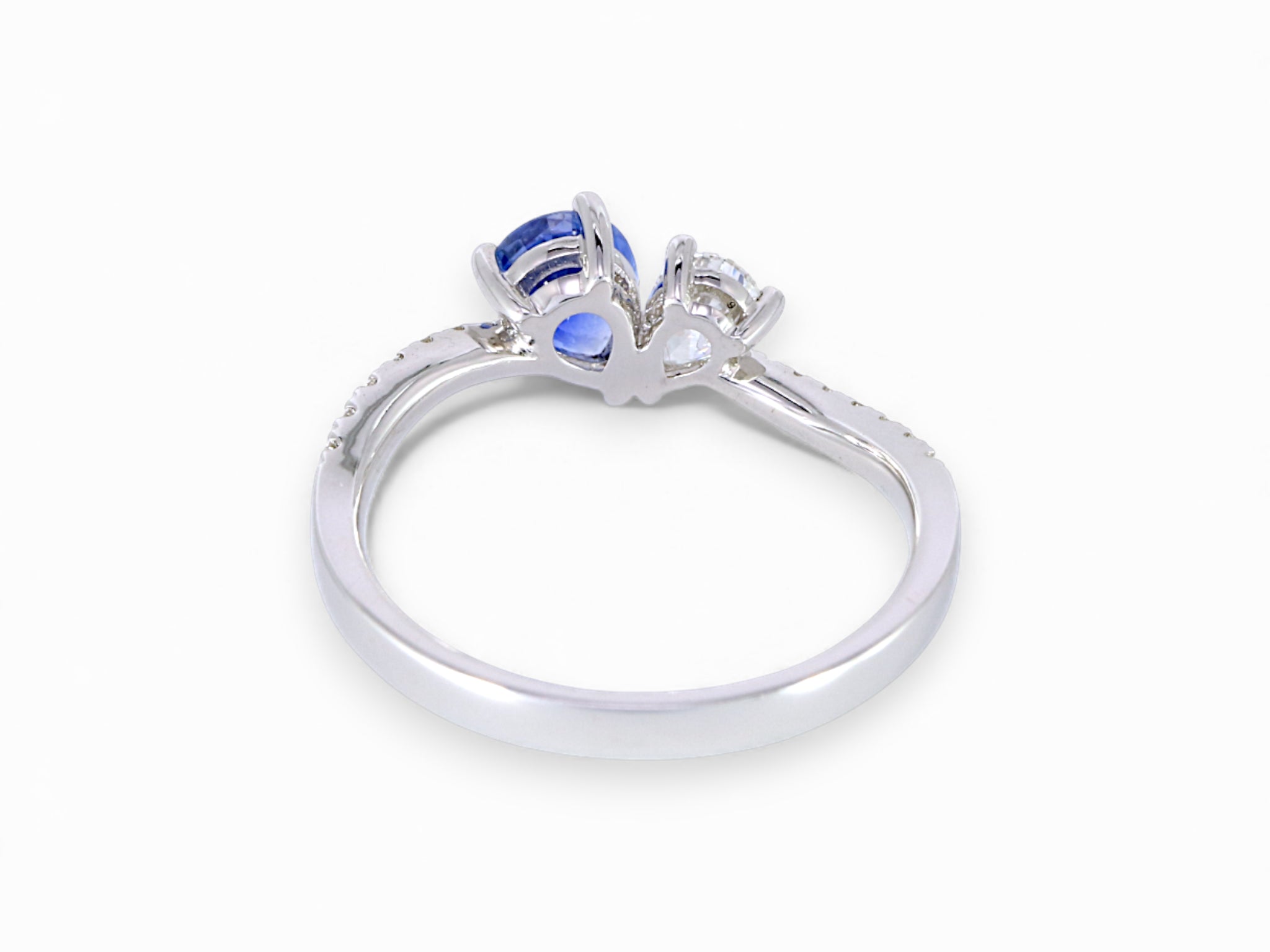18K White Gold Pear Cut Sapphire with Diamond Ring