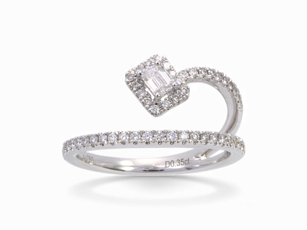 18K White Gold Baguette Cut Diamond Ring