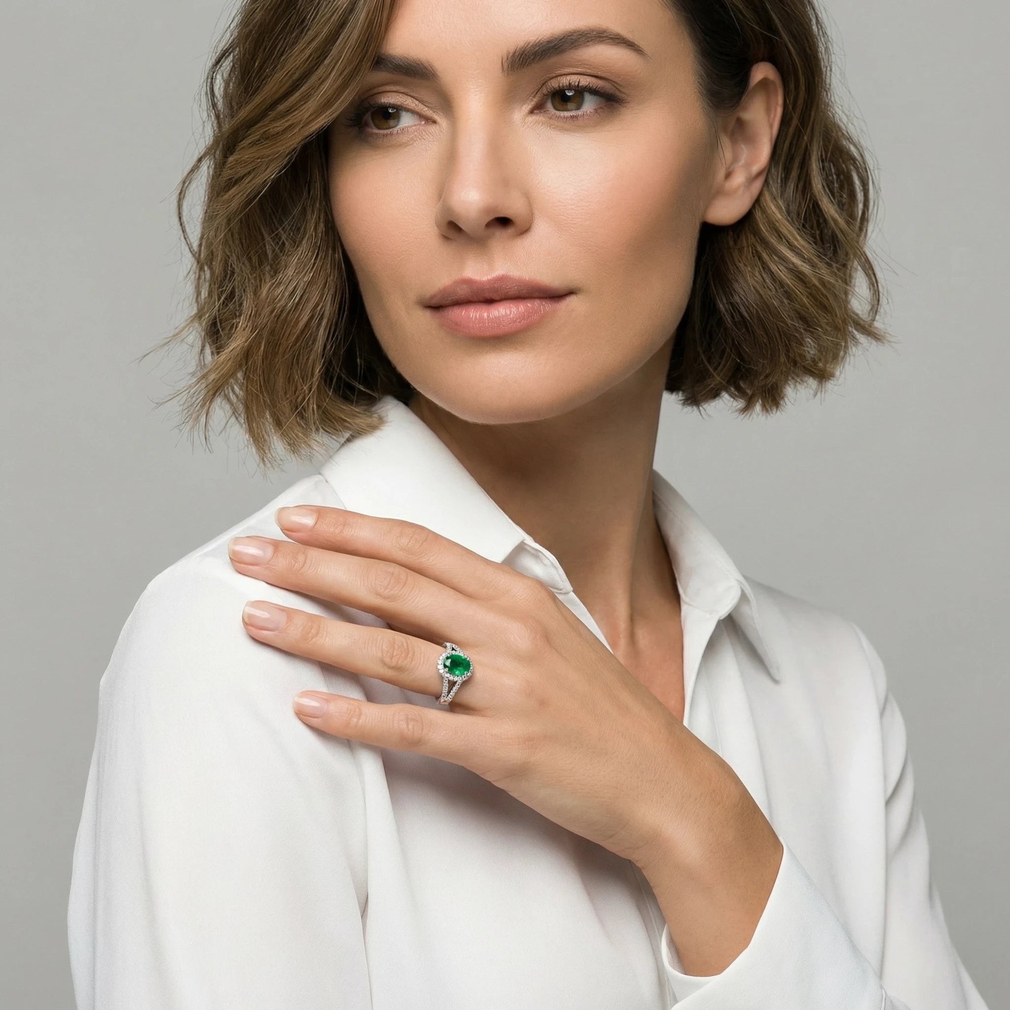 18K White Gold Oval Cut Emerald Diamond Halo Ring